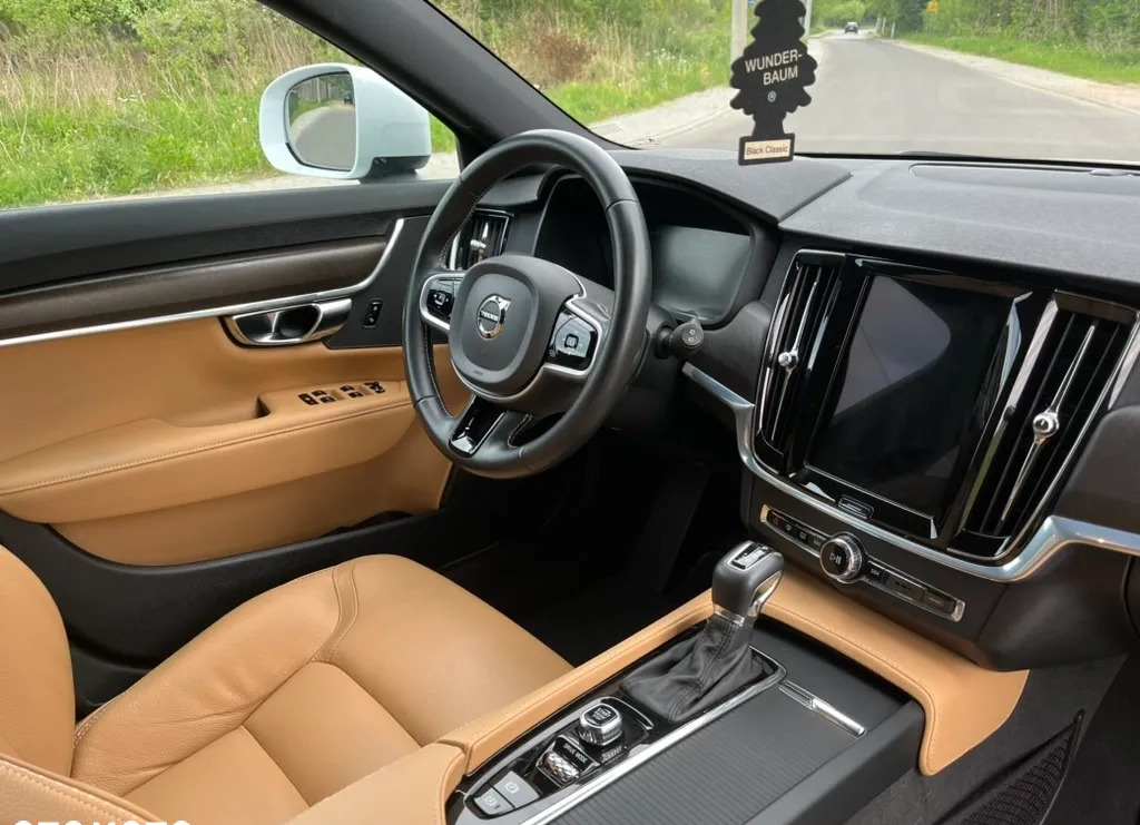 Volvo V90 Cross Country cena 122900 przebieg: 188000, rok produkcji 2019 z Cieszanów małe 781